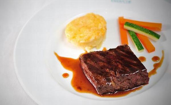 Du thuyền Emeraude 37 cabin